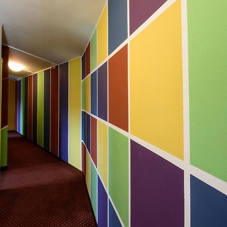 Colors Hostel ตอสโกลาโน มาแดร์โน ภายนอก รูปภาพ