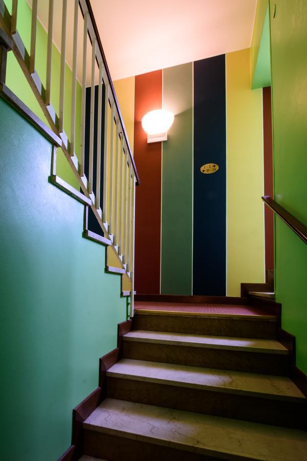 Colors Hostel ตอสโกลาโน มาแดร์โน ภายนอก รูปภาพ