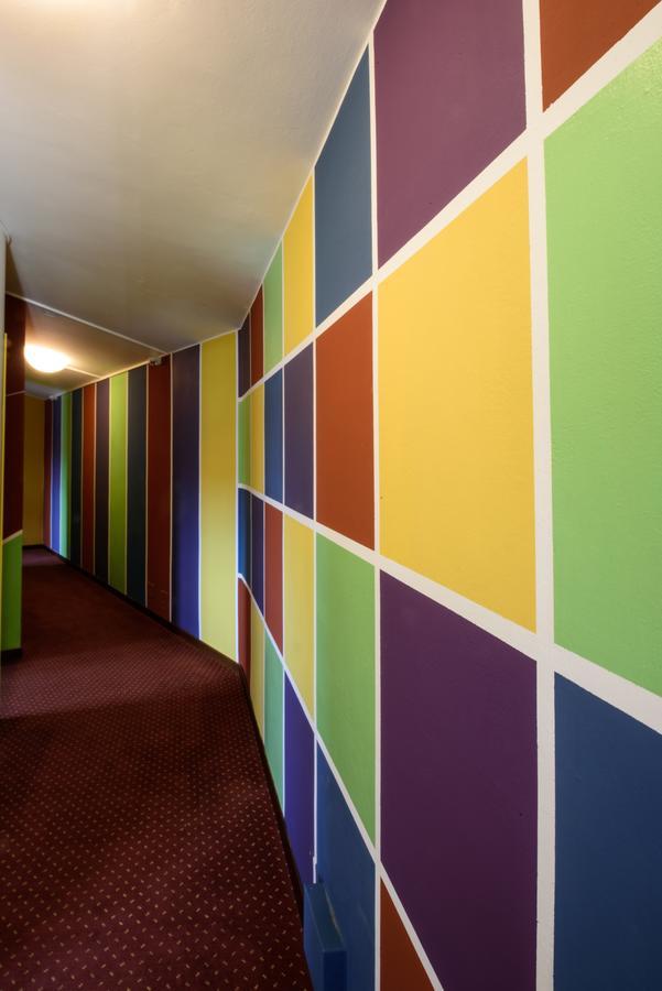 Colors Hostel ตอสโกลาโน มาแดร์โน ภายนอก รูปภาพ