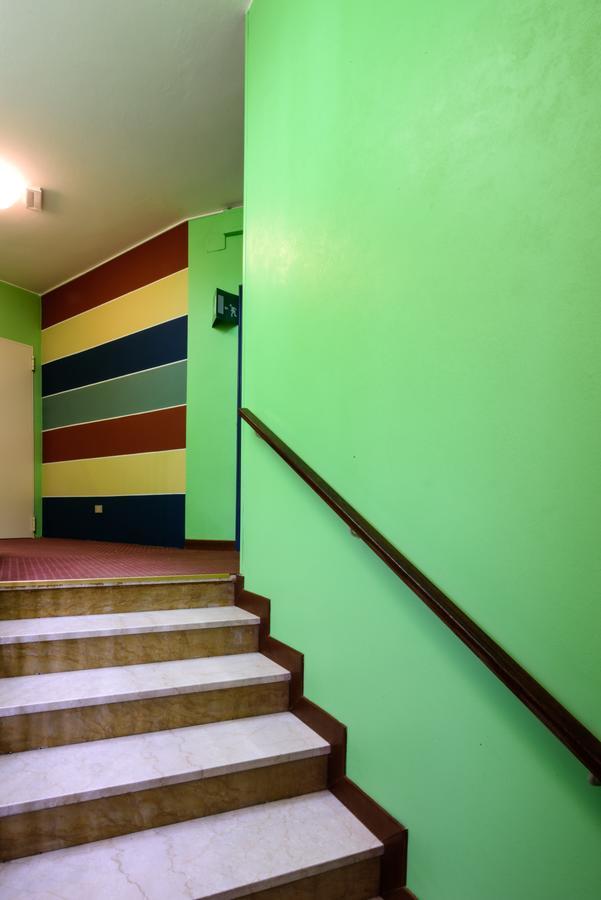 Colors Hostel ตอสโกลาโน มาแดร์โน ภายนอก รูปภาพ